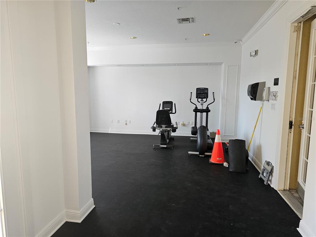 120 South Obrien Street Tampa, FL 33609 - Photo 47 of 47 a view of a room with gym equipment