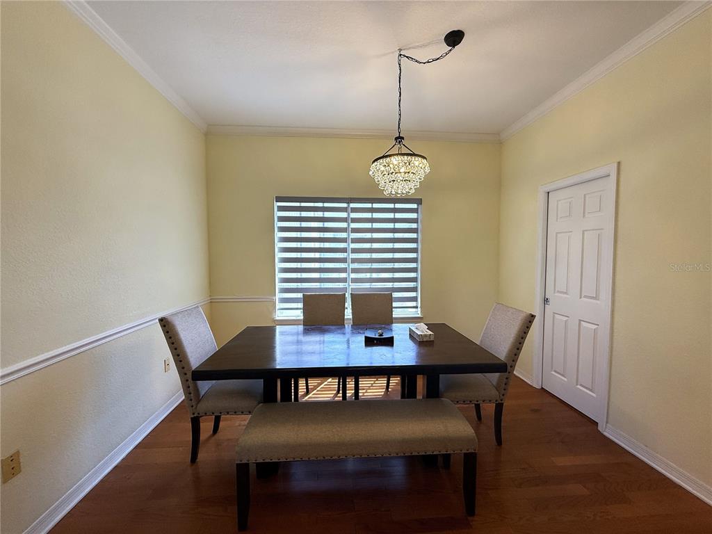 120 South Obrien Street Tampa, FL 33609 - Photo 9 of 47 a view of a dining room with a table and chairs