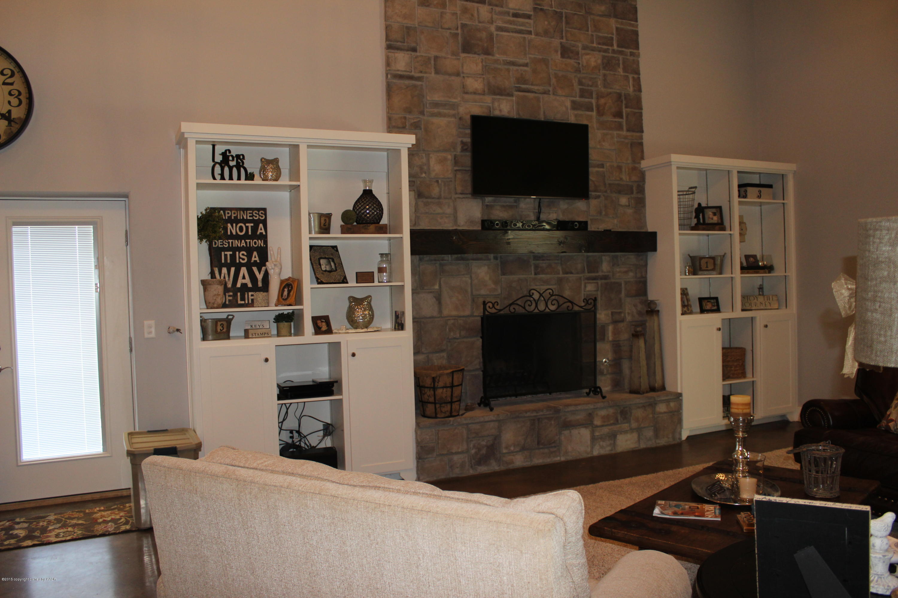 7450 Arnot Road Amarillo, TX 79119 - Photo 15 of 46 Great Room / Fireplace/ Built-ins