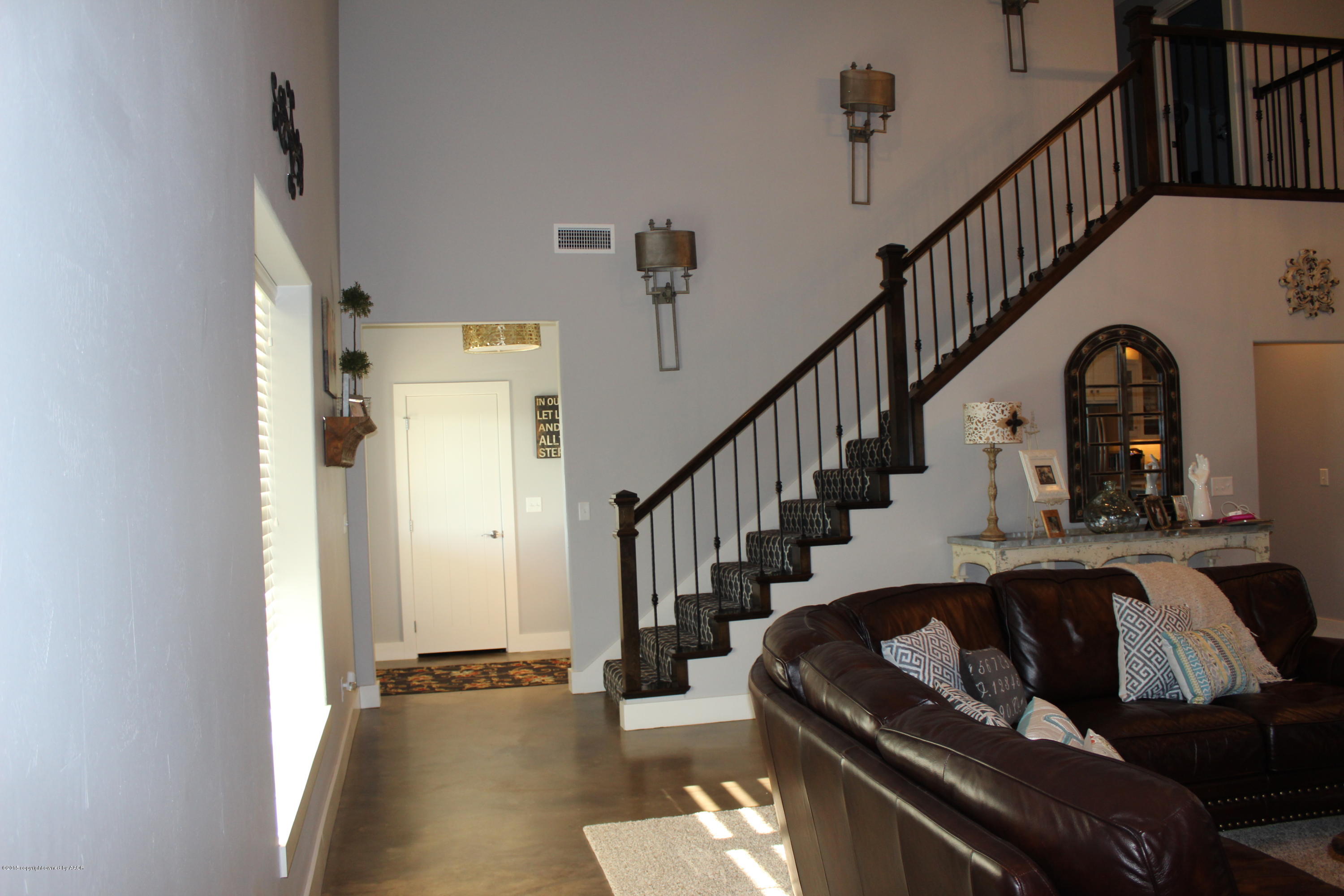 7450 Arnot Road Amarillo, TX 79119 - Photo 18 of 46 Stairway