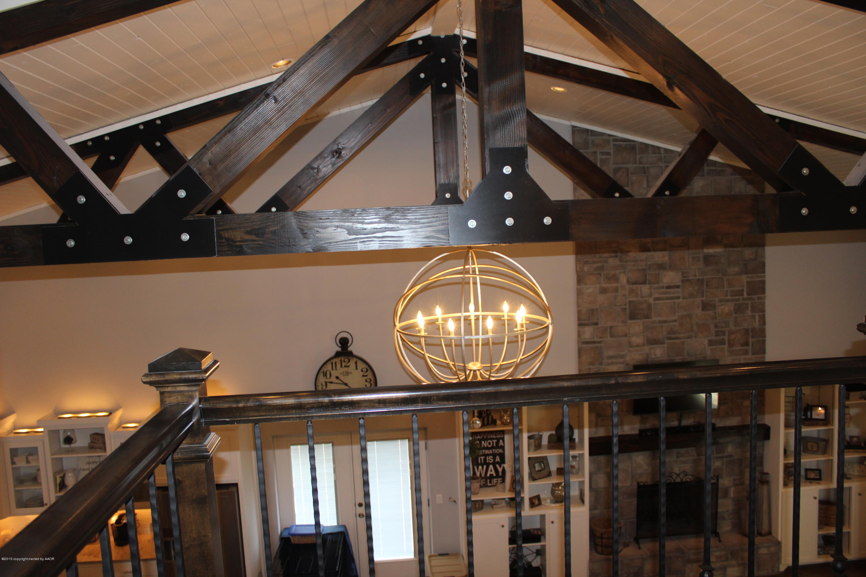 7450 Arnot Road Amarillo, TX 79119 - Photo 22 of 46 Great Room Beams