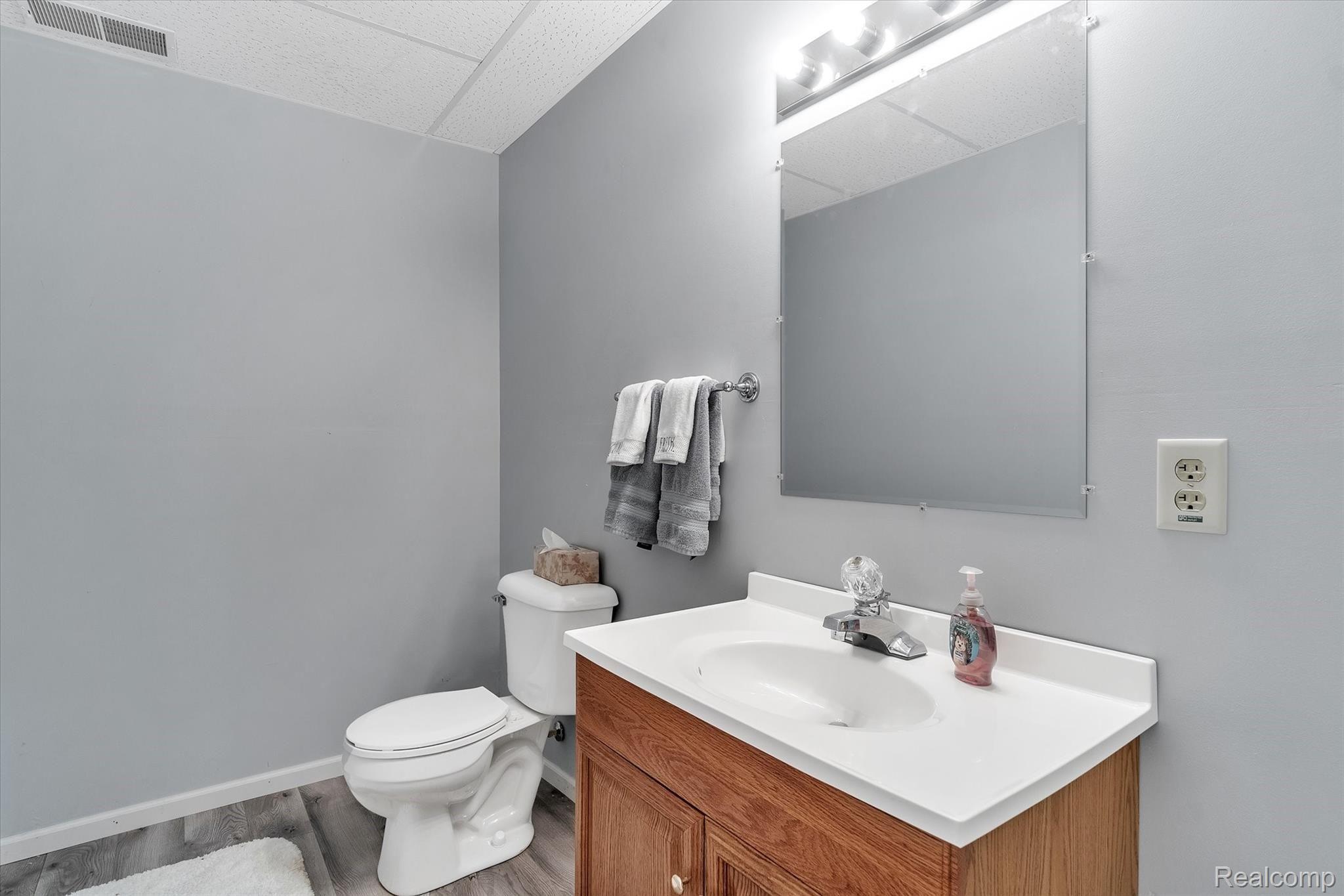 2132 South Oak Road Davison, MI 48423 - Photo 40 of 55 40-2132-S-Oak-Rd-WindowStill-Real-Estate-Photography-40.jpg