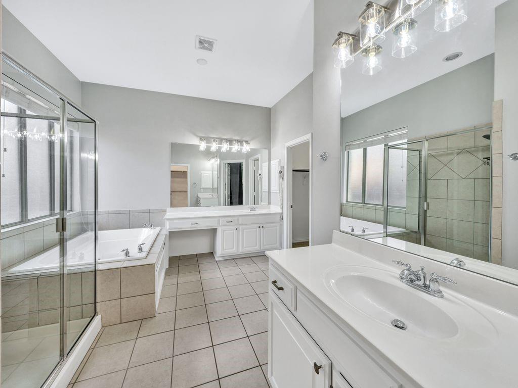920 Ethan Road Argyle, TX 76226 - Photo 21 of 40 Master Bathroom
