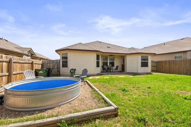 a view of outdoor space yard and balcony