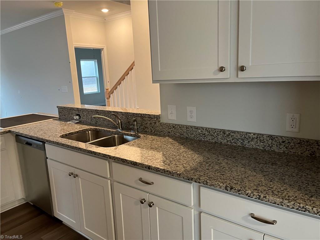 629 Cam Circle High Point, NC 27265 - Photo 4 of 33