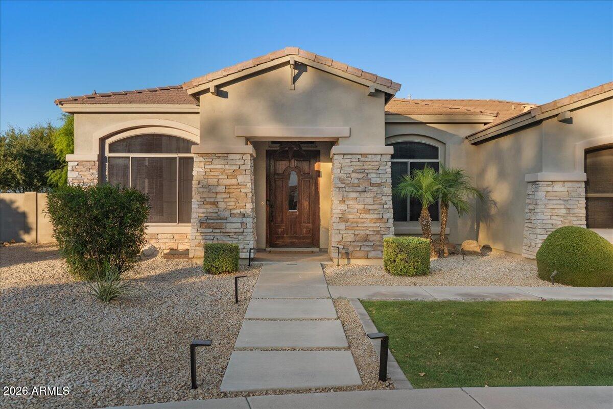 6427 South Magic Court Gilbert, AZ 85298 - Photo 71 of 71 a front view of a house with garden