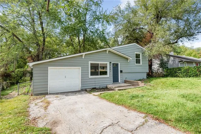 $165,000 | 8501 East 111 Street, Kansas City, MO 64134