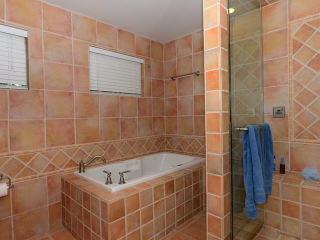 10550 Bexley Boulevard Boca Raton, FL 33428 - Photo 11 of 25 Master Bathroom