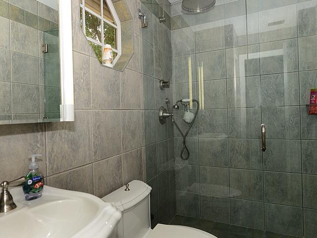 10550 Bexley Boulevard Boca Raton, FL 33428 - Photo 16 of 25 Bathroom