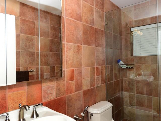 10550 Bexley Boulevard Boca Raton, FL 33428 - Photo 18 of 25 Bathroom