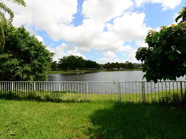 10550 Bexley Boulevard Boca Raton, FL 33428 - Photo 23 of 25 Backyard