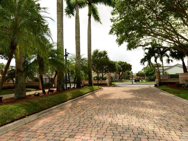 10550 Bexley Boulevard Boca Raton, FL 33428 - Photo 25 of 25 Gate