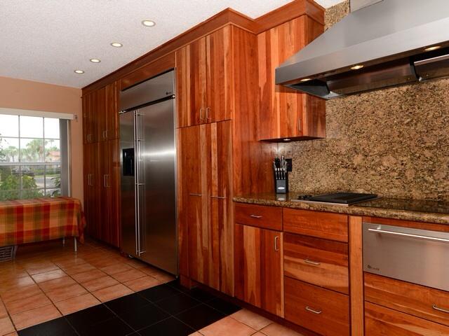 10550 Bexley Boulevard Boca Raton, FL 33428 - Photo 7 of 25 Kitchen