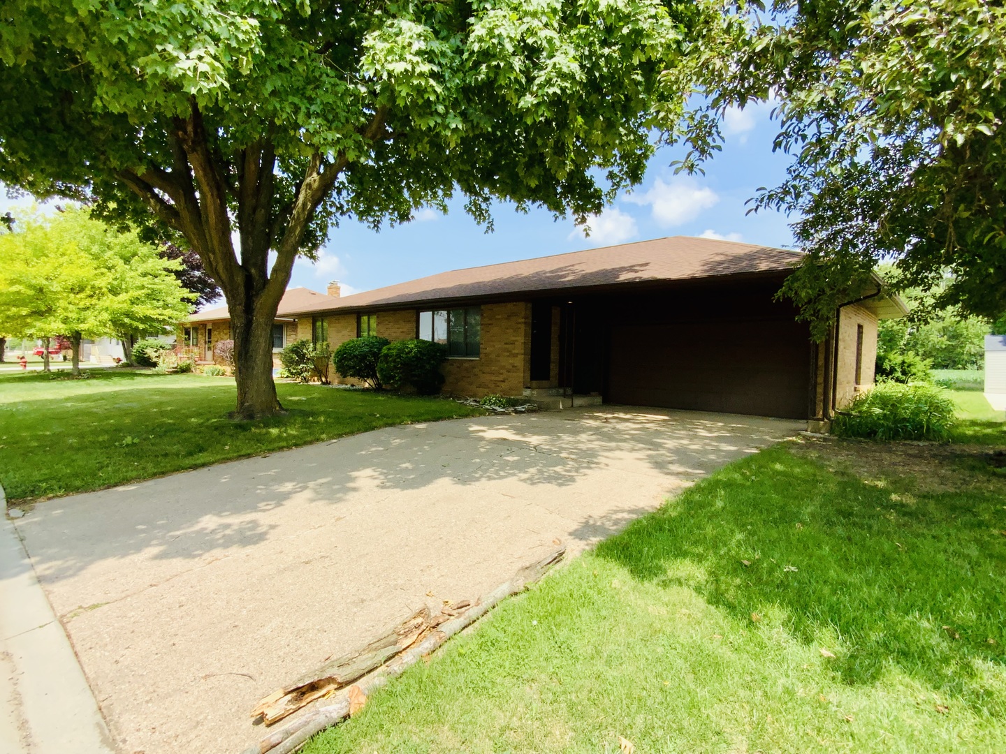 1709 Sunset Drive Peru, IL 61354 - Photo 1 of 18