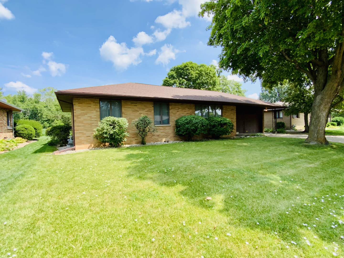 1709 Sunset Drive Peru, IL 61354 - Photo 2 of 18