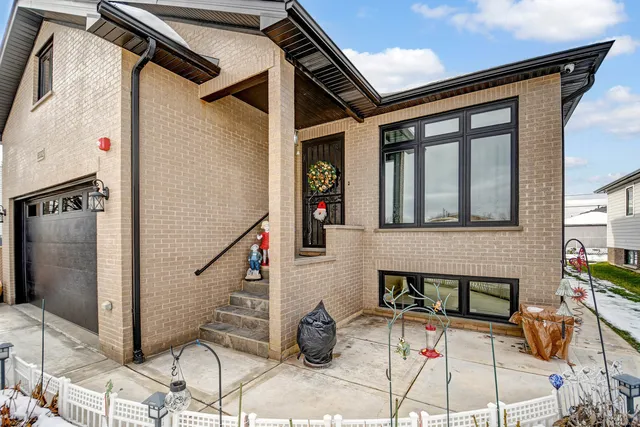 a view of a house with swimming pool