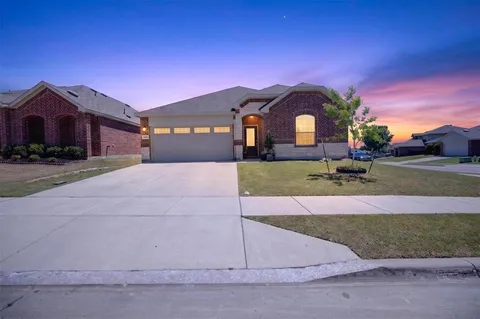 $337,000 | 6900 Waterloo Lane, Fort Worth, TX 76179