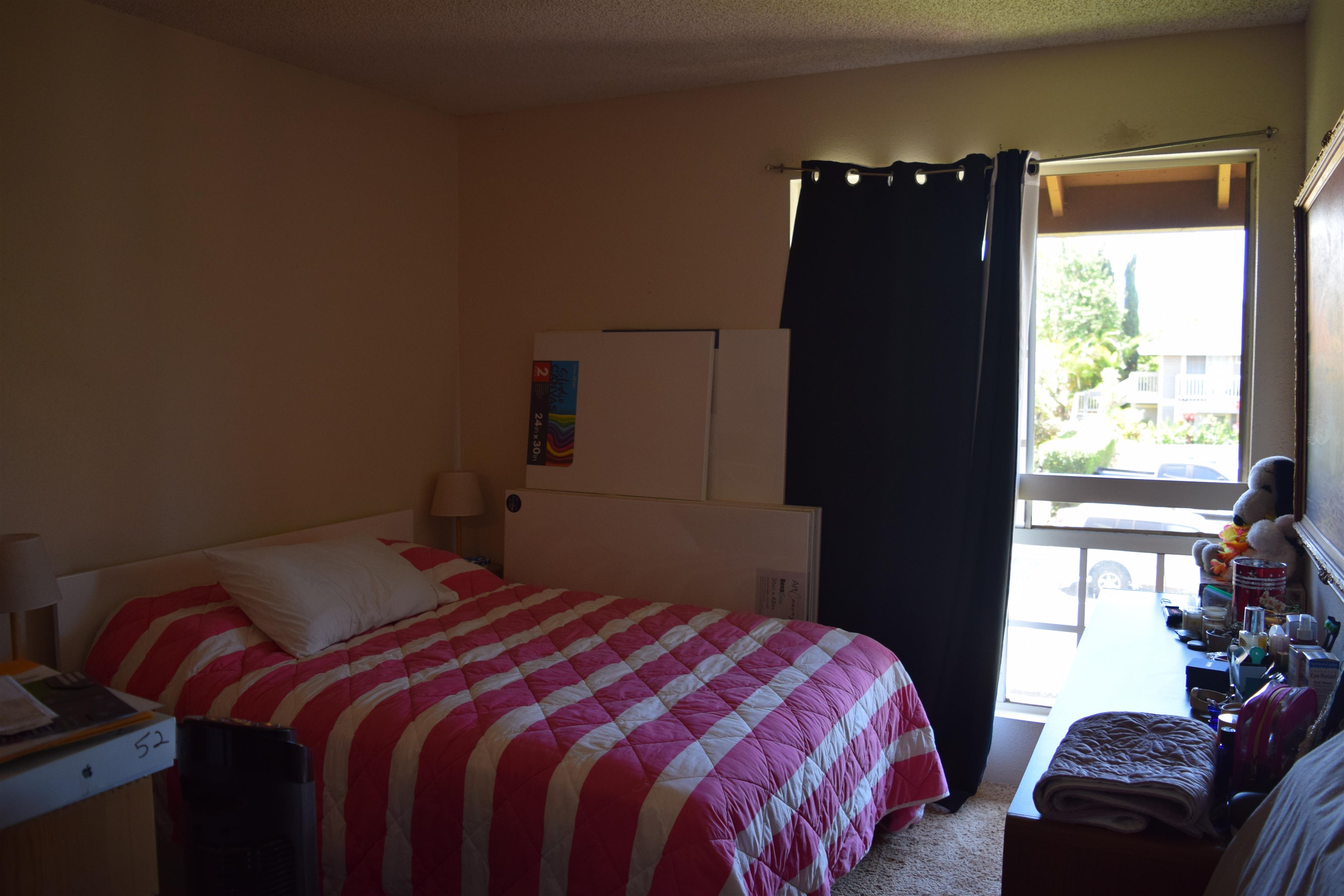 140 Uwapo Road, Unit 41203 Kihei, HI 96753 - Photo 13 of 17 a bedroom with a bed and a window