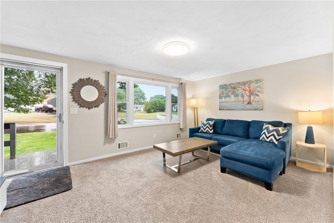 84 Hilton Road Warwick, RI 02889 - Photo 5 of 35