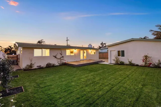 a view of a back yard of the house