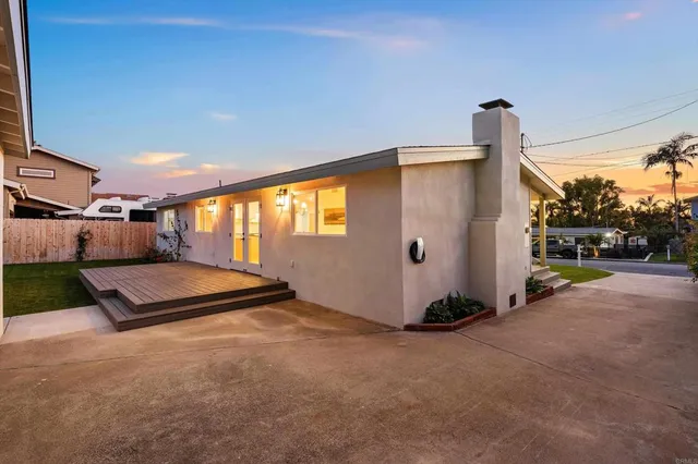 a very nice looking room with many windows