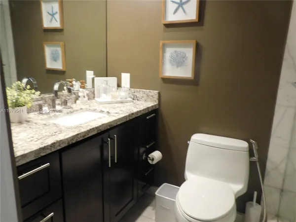 $3,150 | 5401 Collins Avenue, Unit 526, Miami Beach, FL 33140