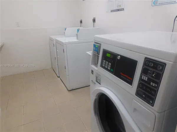 $3,150 | 5401 Collins Avenue, Unit 526, Miami Beach, FL 33140