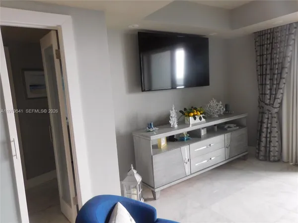 $3,150 | 5401 Collins Avenue, Unit 526, Miami Beach, FL 33140