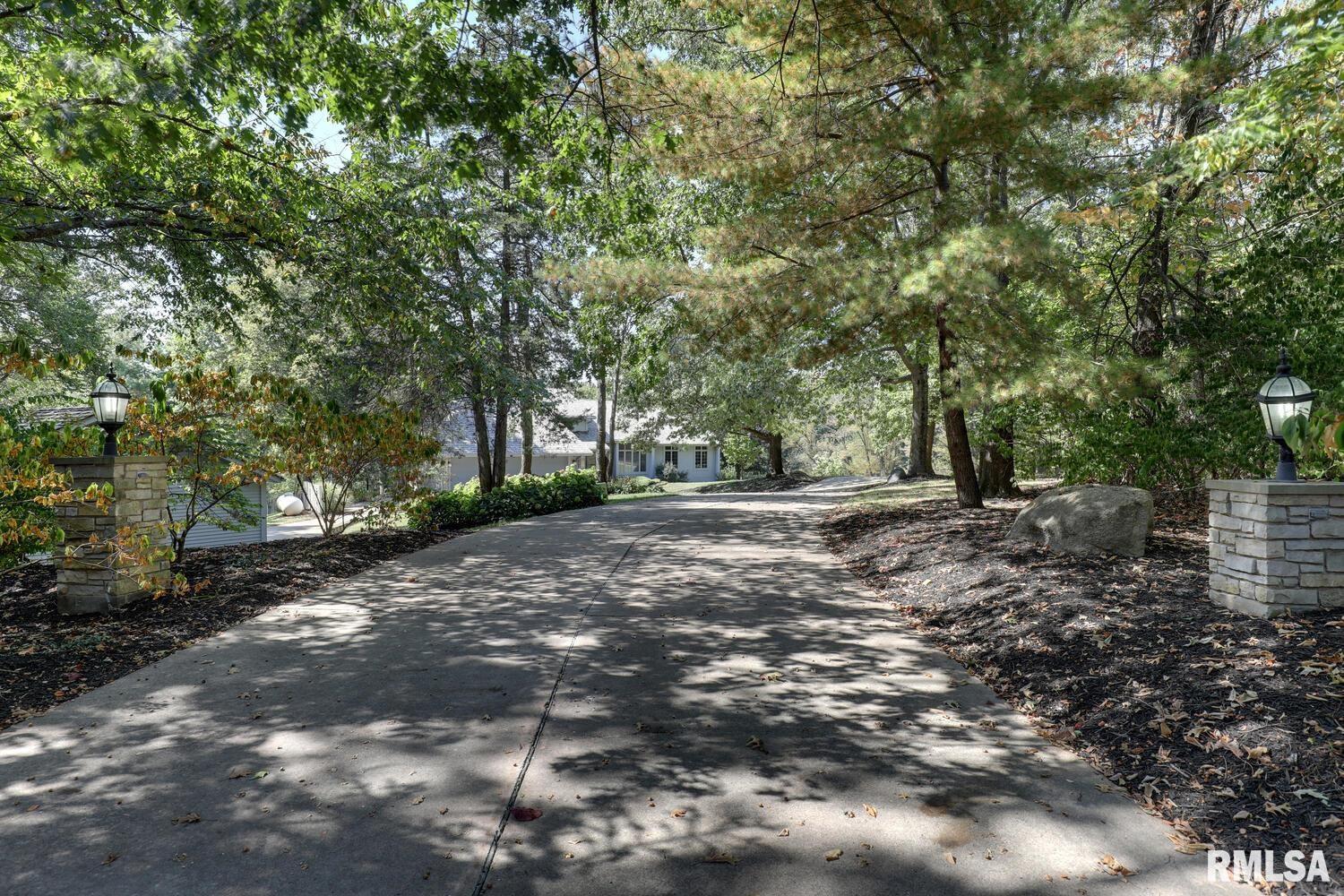 100 South Quail Walk Road Macomb, IL 61455 - Photo 4 of 59