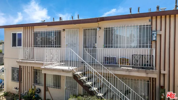 $2,000 | 1423 Martin Luther King Jr Avenue, Unit 3, Long Beach, CA 90813