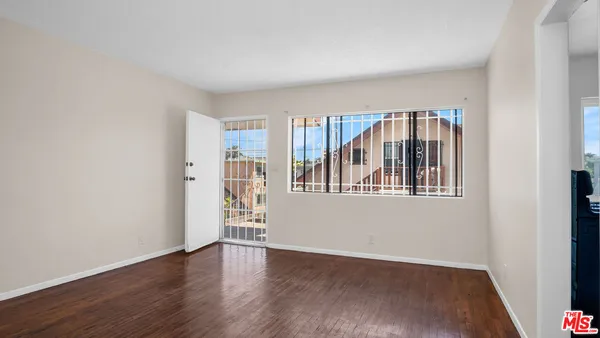 $2,000 | 1423 Martin Luther King Jr Avenue, Unit 3, Long Beach, CA 90813
