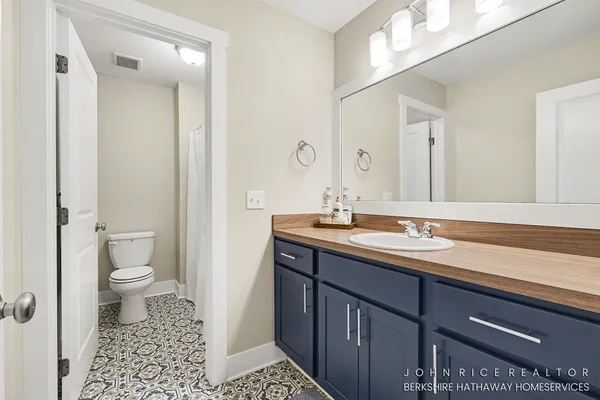$525,000 | 1584 Wales Road Southeast, Lowell, MI 49331