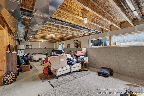 $525,000 | 1584 Wales Road Southeast, Lowell, MI 49331