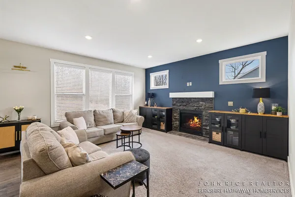 $525,000 | 1584 Wales Road Southeast, Lowell, MI 49331