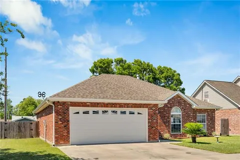 $394,000 | 212 Tulip Drive, Houma, LA 70360