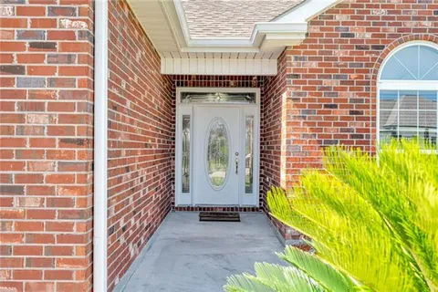 $394,000 | 212 Tulip Drive, Houma, LA 70360