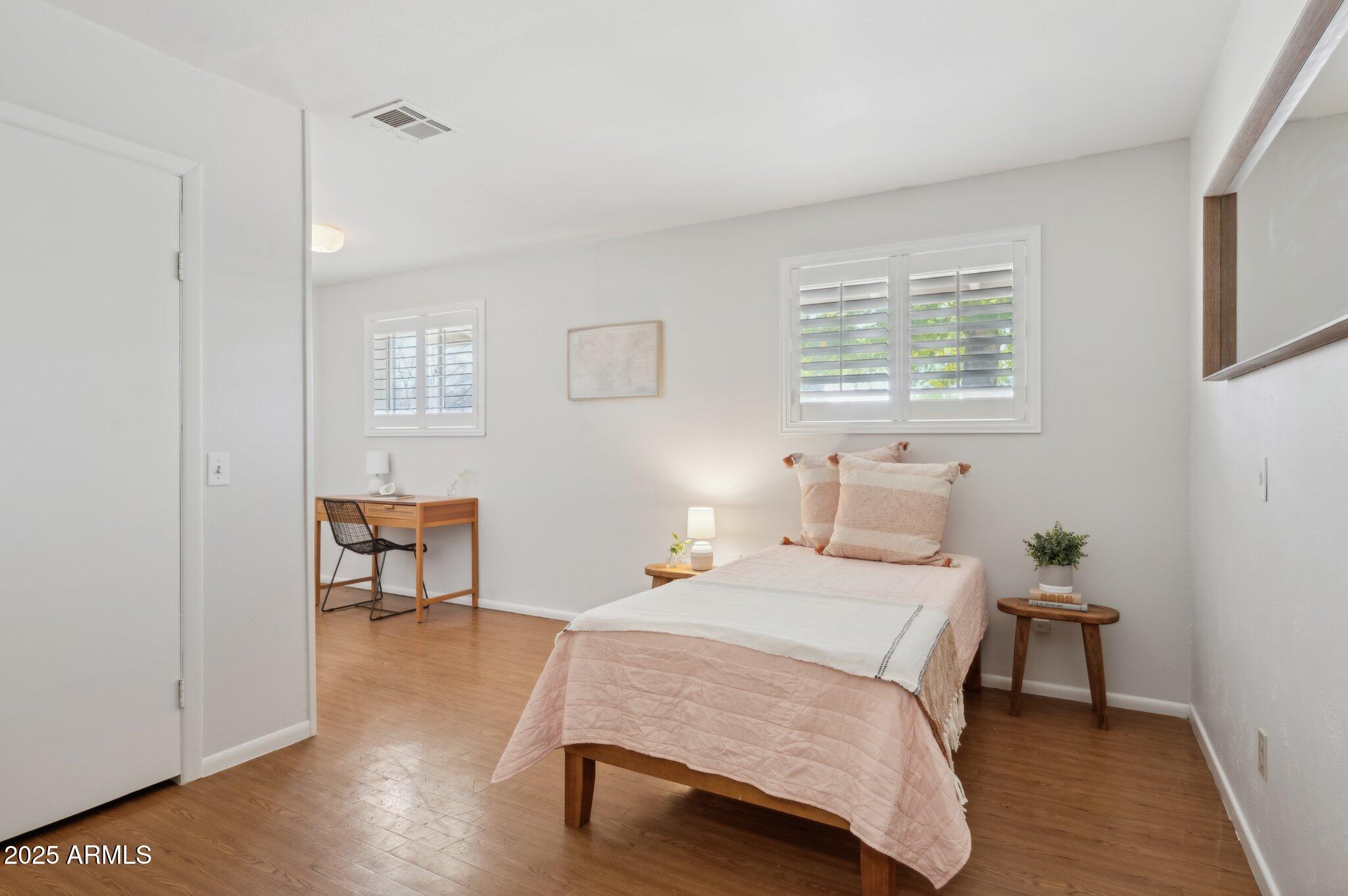 602 West Palmaire Avenue Phoenix, AZ 85021 - Photo 21 of 33 a bedroom with a bed and a table in it