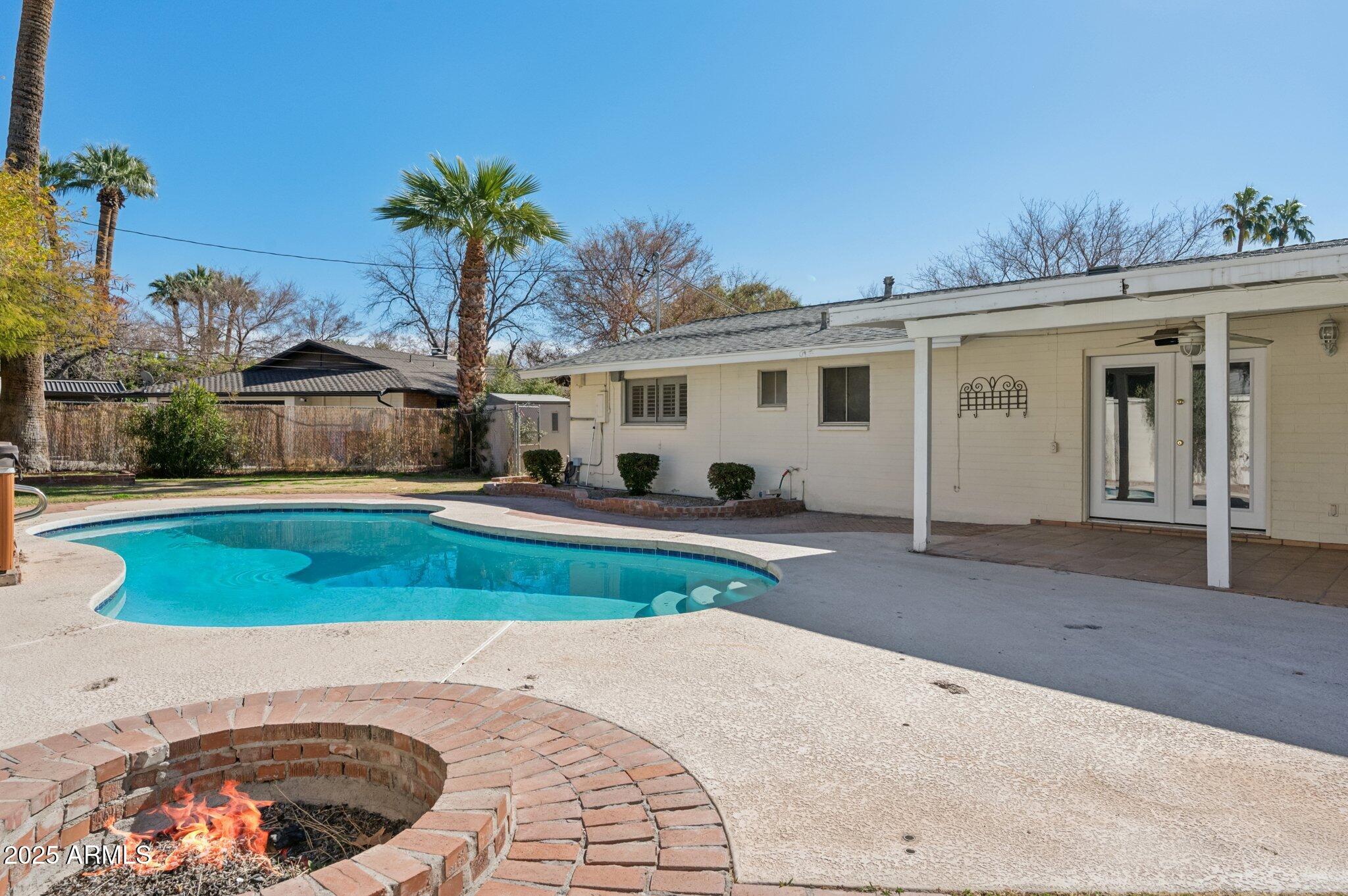 602 West Palmaire Avenue Phoenix, AZ 85021 - Photo 28 of 33 a front view of a house with a yard and garage