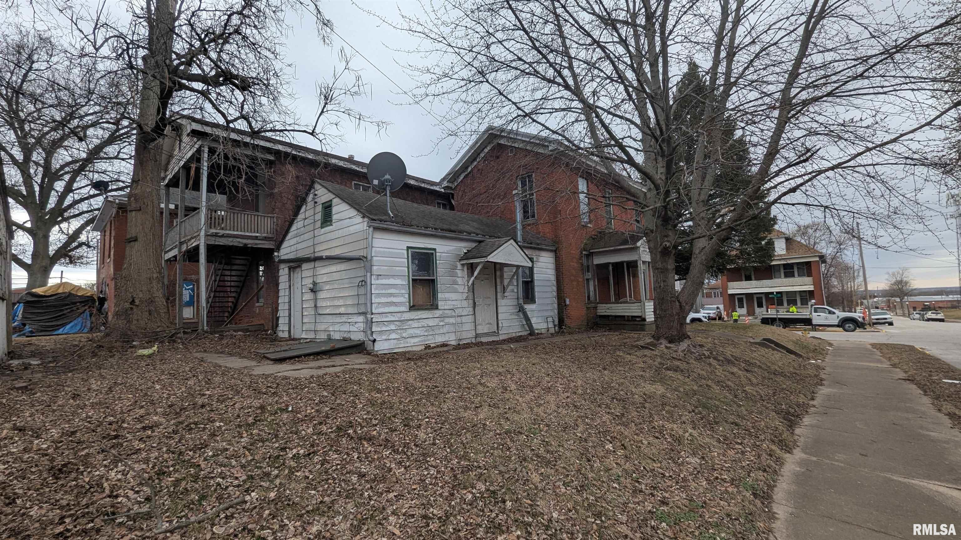 702 Spring Street Quincy, IL 62301 - Photo 3 of 8 Gallery Image 3