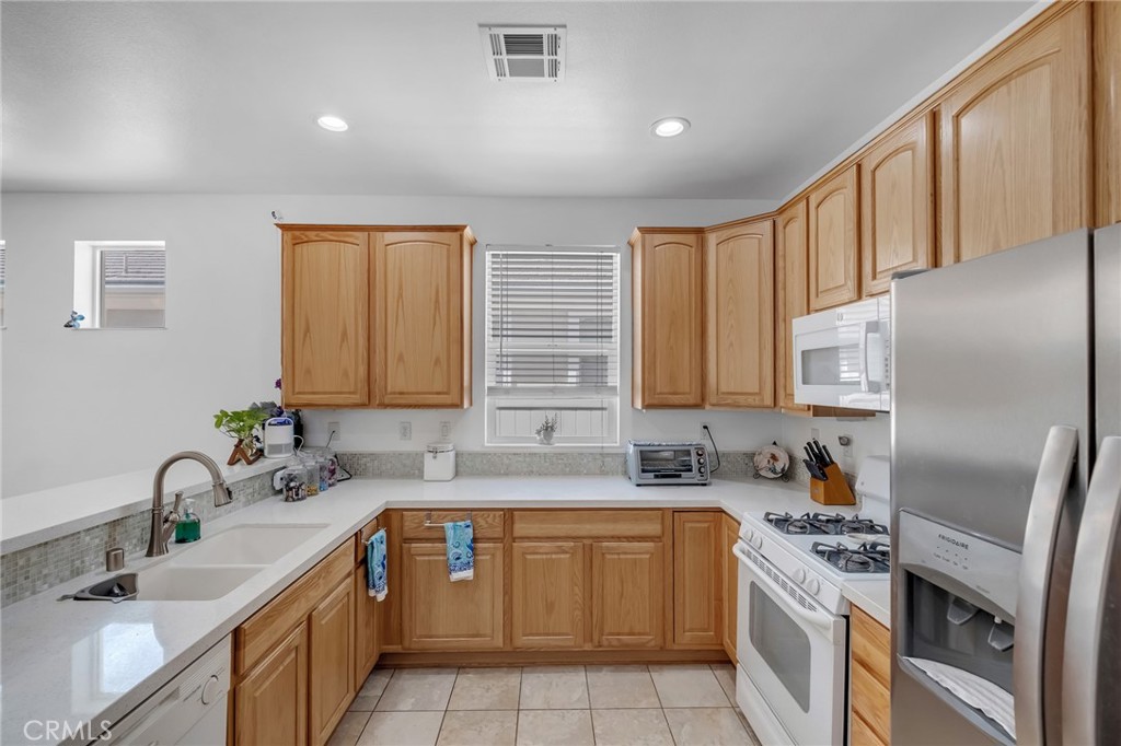 11122 Avonlea Road Apple Valley, CA 92308 - Photo 18 of 26 Gallery Image 18