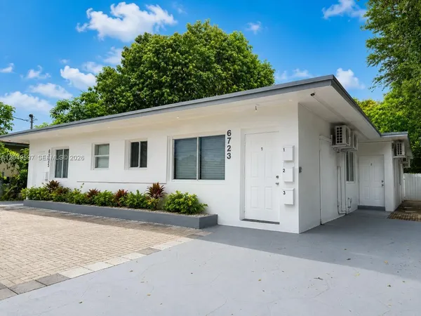 $1,800 | 6723 Northeast Miami Place, Unit 6725, Miami, FL 33138