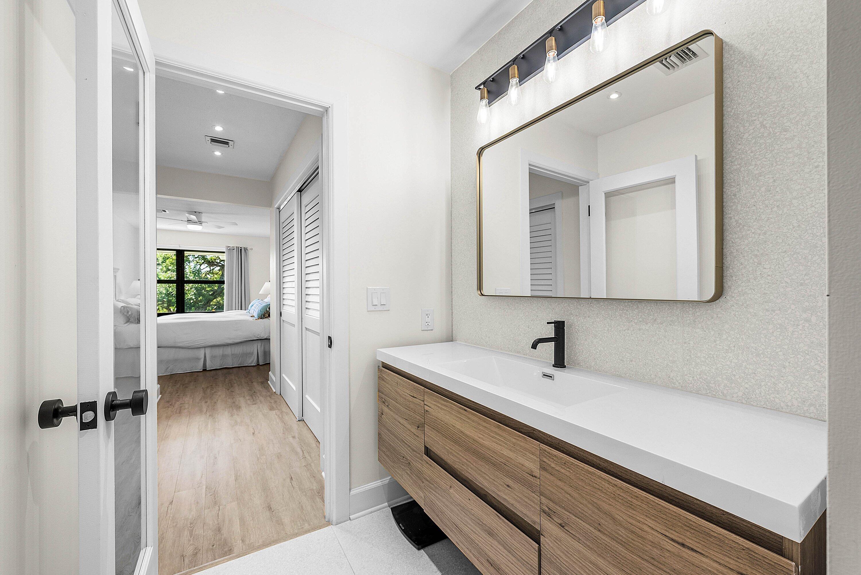 10301 Quail Covey Road, Unit HIBISCUS S Boynton Beach, FL 33436 - Photo 27 of 55 Main Bath