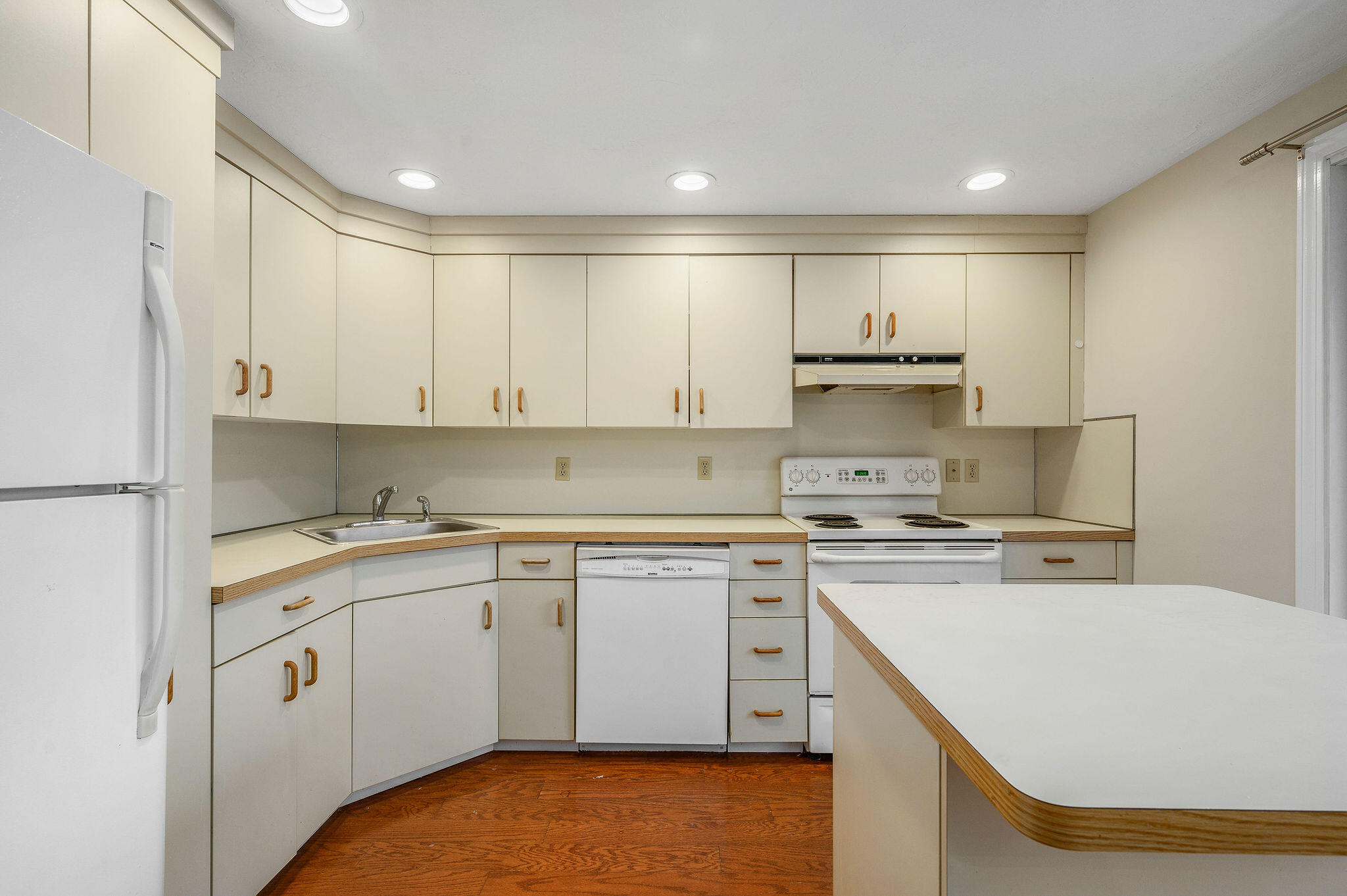 727 Main Street, Unit C3 Osterville, MA 02655 - Photo 10 of 23 a kitchen with a stove a sink and a refrigerator