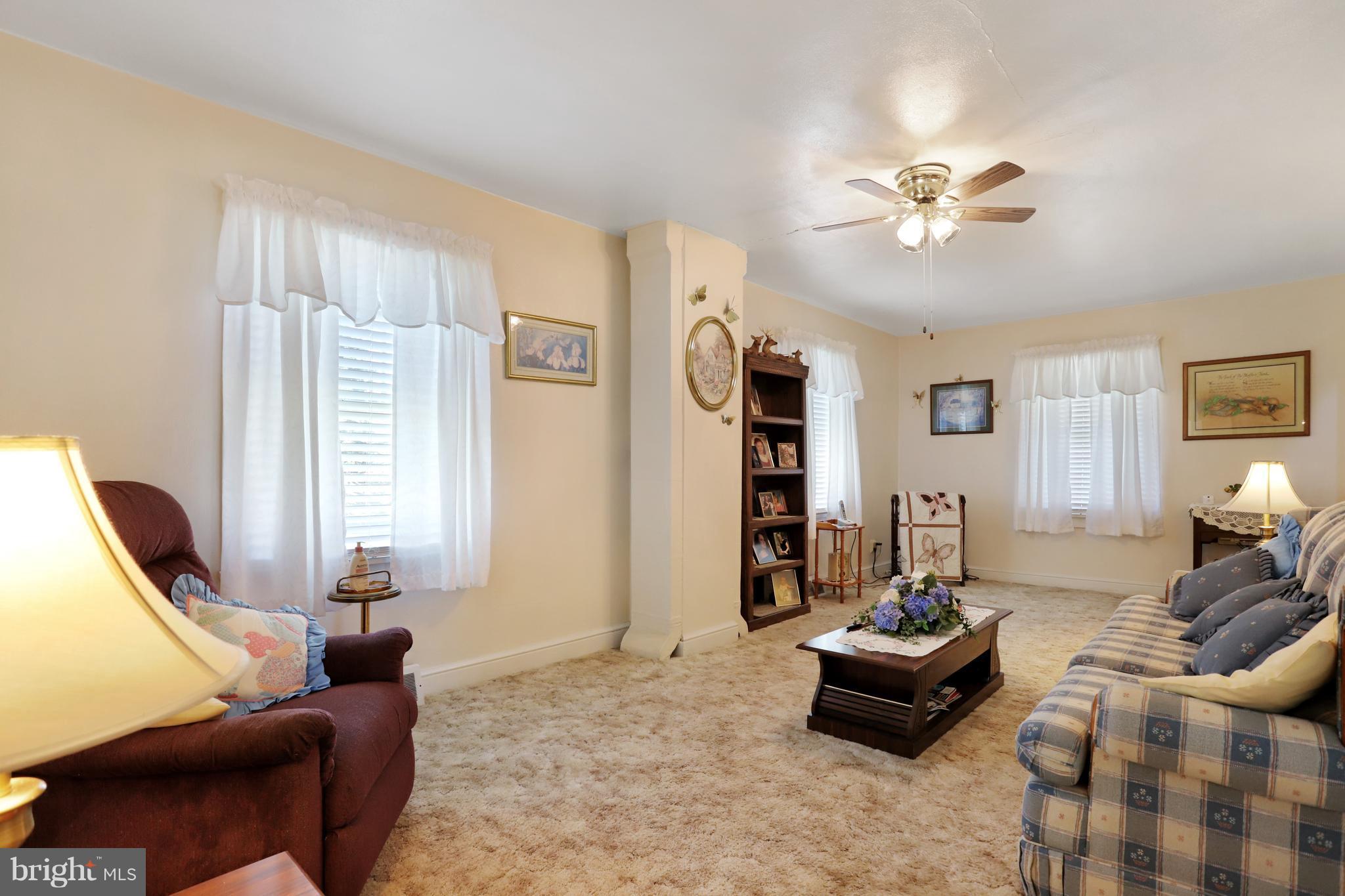 5593 Valley Road Berkeley Springs, WV 25411 - Photo 7 of 26 Living Room