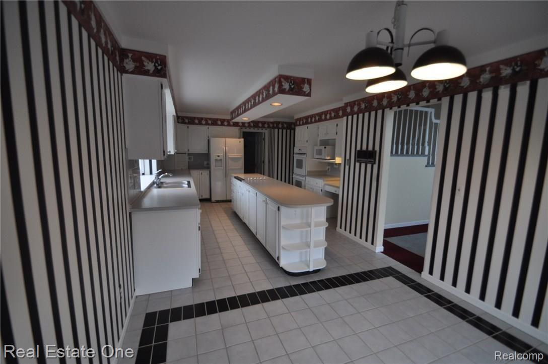1929 Ridgefield Court Rochester, MI 48306 - Photo 12 of 30 12.JPG