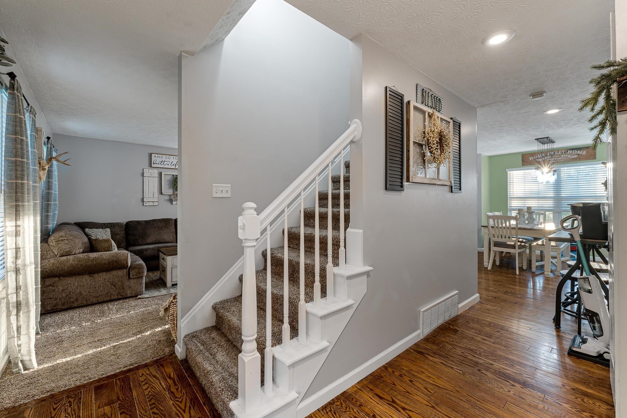 141 Middle Coach Road Hurricane, WV 25526 - Photo 3 of 32 Gallery Image 3