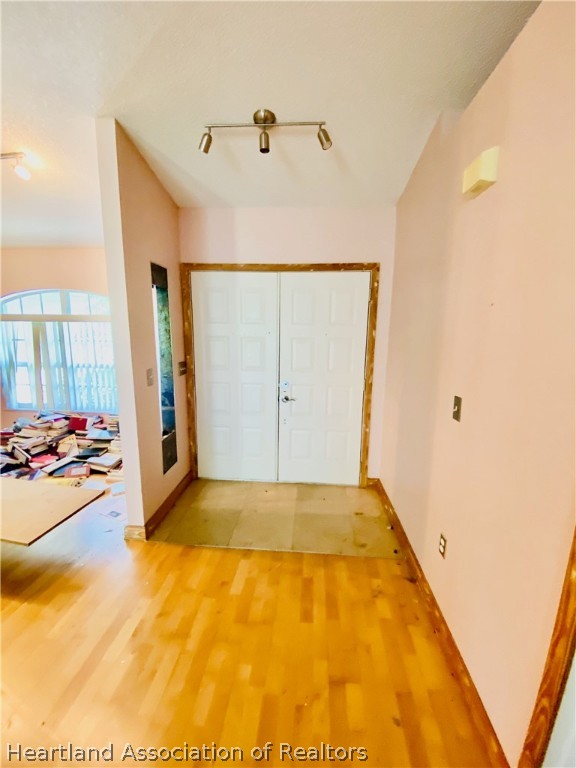 248 Tangerine Road Lake Placid, FL 33852 - Photo 2 of 16 a view of a livingroom with wooden floor