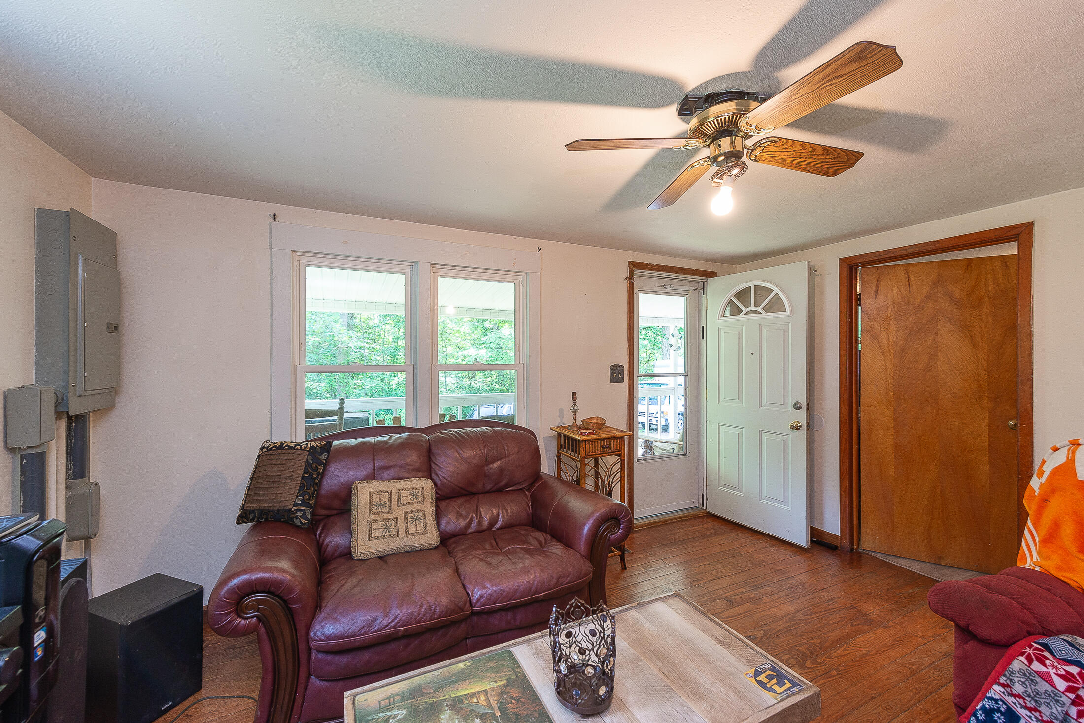 1168 Timber Ridge Road Bluff City, TN 37618 - Photo 14 of 46 Living Room
