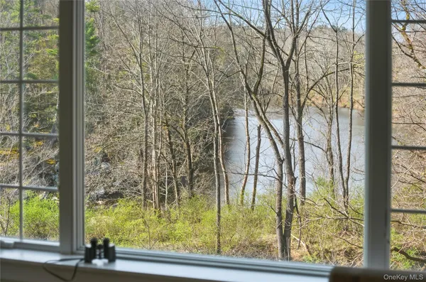 $649,900 | 669 Highway 213, Rosendale, NY 12472