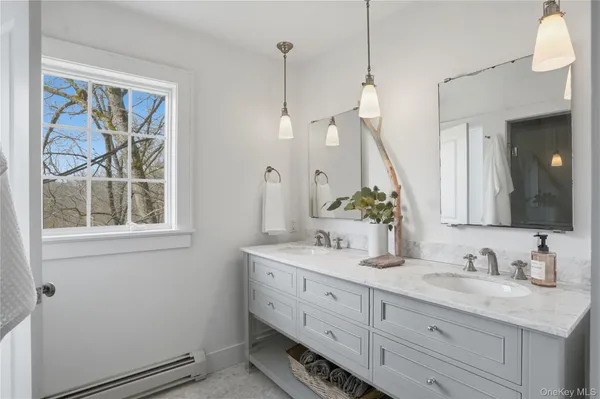 $649,900 | 669 Highway 213, Rosendale, NY 12472